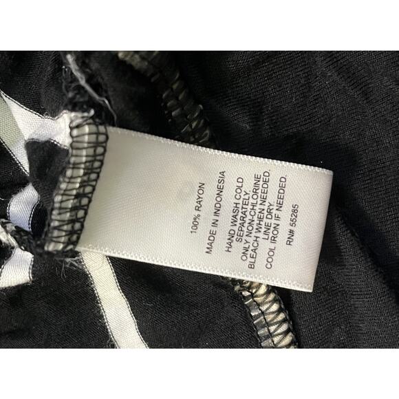 Express Women’s Size Medium Black White Striped Poncho Sleeve Oversized Top - Picture 5 of 8